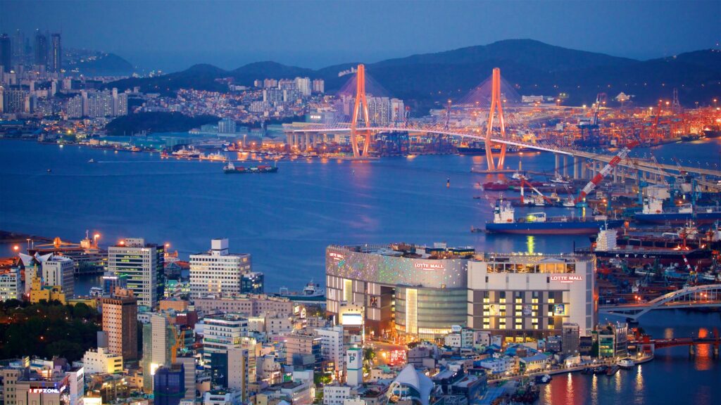 Kota pantai ini terkenal dengan Pantai Haeundae, Kuil Haedong Yonggungsa yang spektakuler, dan pasar ikan Nampo-dong.