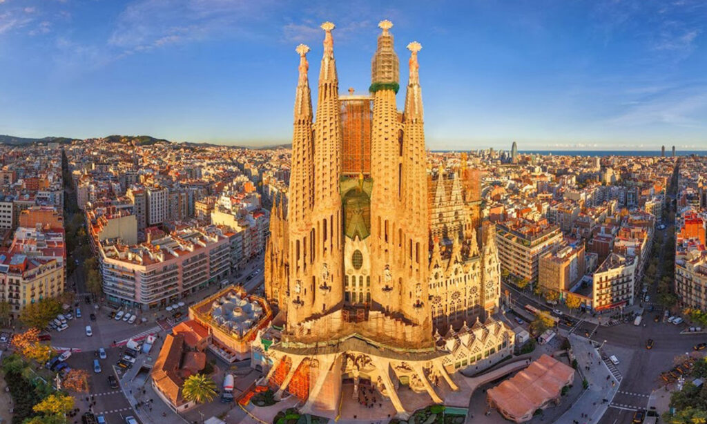Tour Eropa dari Semarang bisa berlibur di barcelona